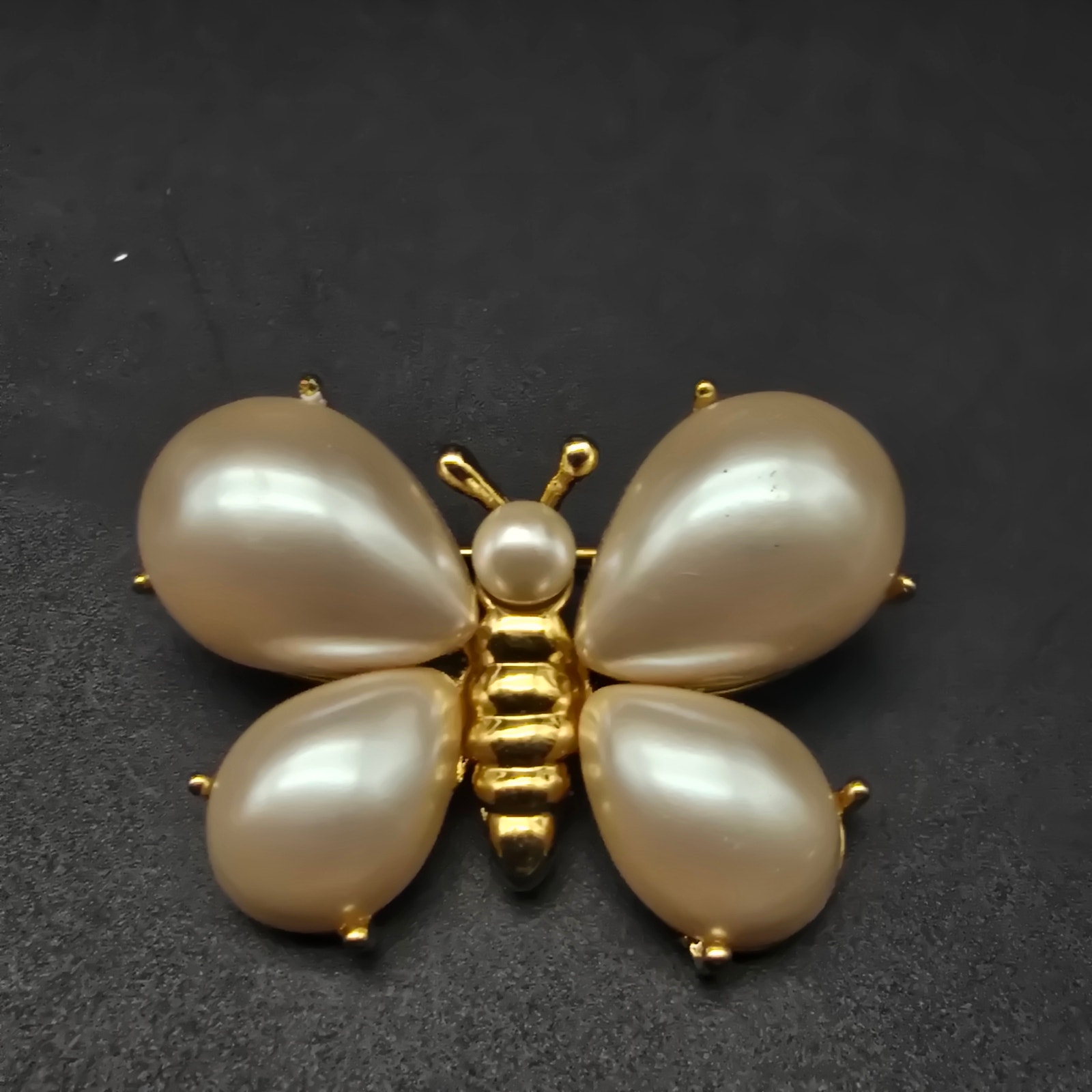 Marvella Faux Pearl Butterfly Brooch Vintage Nos Gold Tone